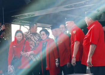 Megawati di Blitar Ziarah Makam Bung Karno dan Kurban 2 Sapi