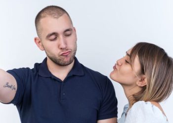 Kebiasaan Unik Perempuan Endus Pasangan, Ini Alasan Ilmiahnya (foto ilustrasi/freepik)