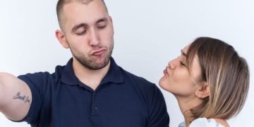 Kebiasaan Unik Perempuan Endus Pasangan, Ini Alasan Ilmiahnya (foto ilustrasi/freepik)