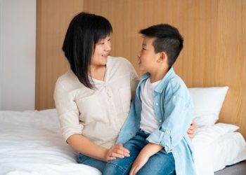 Tip Mindful Parenting Saat Gadget Picu Tantrum Anak di Era Digital