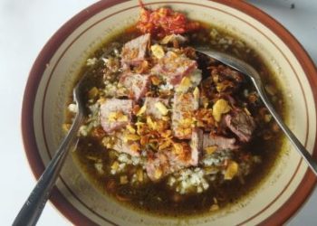 Rawon Terenak di Sudut Gang Kecil Kota Blitar: Wajib Coba!