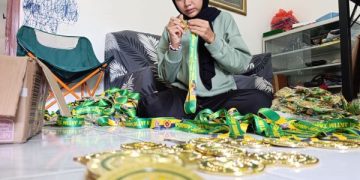 UMKM Jombang Ketiban Rejeki Produksi Medali Porprov IX Jatim (foto/Bacaini)