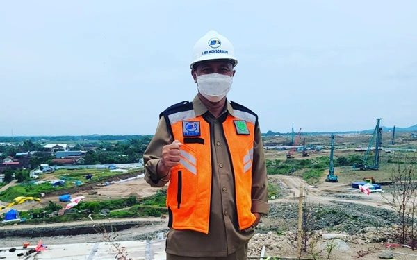 Lutfi Mahmudiono di lokasi pembangunan Bandara Dhoho Kediri. Foto: facebook @lutfi mahmudiono