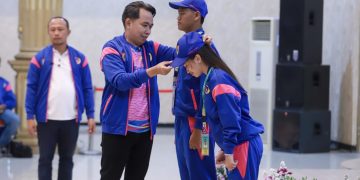 Bupati Fawait saat melepas atlet untuk kejuaraan Porporv IX Jawa Timur