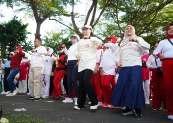 Senam Bersama Ratusan Lansia, Mbak Cicha: Supaya Tetap Bugar di Usia Senja. Foto : Dok. Pemkab Kediri