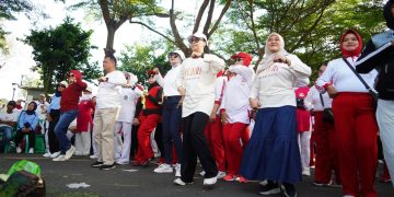 Senam Bersama Ratusan Lansia, Mbak Cicha: Supaya Tetap Bugar di Usia Senja. Foto : Dok. Pemkab Kediri