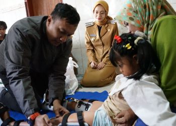 Mbak Wali Serahkan Bantuan Alat Bantu Mobilitas dan Bantuan Biaya Hidup. Foto : Dok. Pemkot Kediri