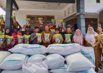 Mas Dhito Salurkan Ribuan Kilogram Benih Jagung dan Padi. Foto : Dok. Pemkab Kediri