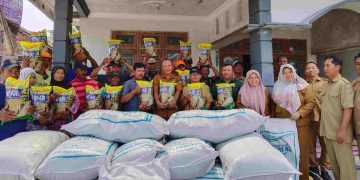 Ringankan Beban Petani, Mas Dhito Salurkan Ribuan Kilogram Benih Jagung dan Padi