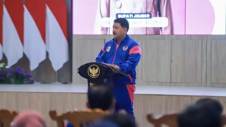 Kepala Dinas Pemuda dan Olahraga (Dispora) Jember, Edy Budi Susilo saat pelepasan atlet porprov IX di Pendapa Wahyawibawagraha