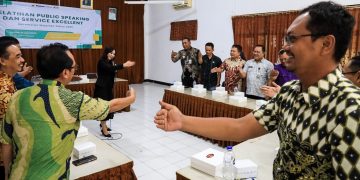 Tingkatkan Pelayanan, Petugas Kelurahan Dilatih Public Speaking. Foto : Dok. Pemkot Kediri