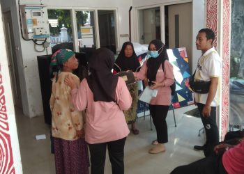 Puluhan lansia penerima Bansos perlengkapan penunjang kenyamanan dan kesehatan