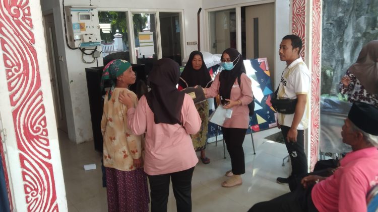 Puluhan lansia penerima Bansos perlengkapan penunjang kenyamanan dan kesehatan