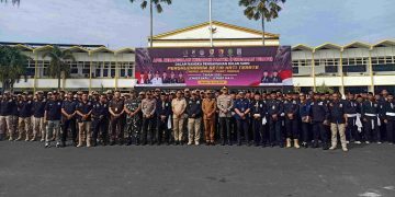 Bupati Jember bersama anggota psht Jember saat menggelar apel