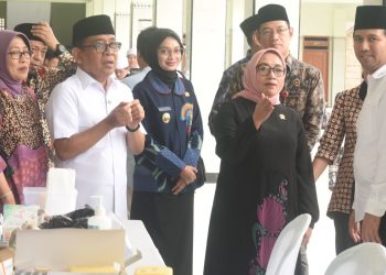 Mbak Wali Bersama Wagub Jatim Dampingi Menko PMK dan Menteri PPPA Tinjau PKG Ponpes. Foto : Dok. Pemkot Kediri