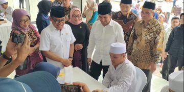 Menko PMK dan Menteri PPPA Pantau Pemeriksaan Kesehatan Santri di Kediri