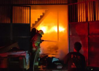 Gudang Penyimpanan Kayu di Kediri Habis Terbakar