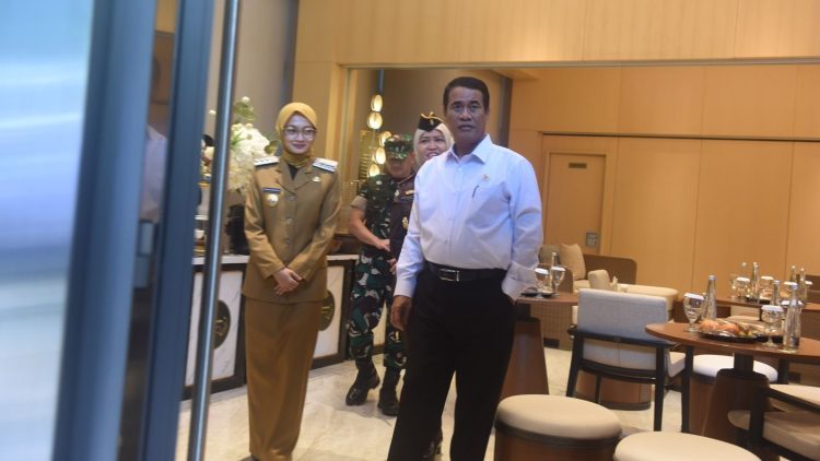 Mbak Wali Dampingi Mentan Kunjungi PG Pesantren Baru. Foto : Dok. Pemkot Kediri