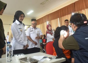 Mbak Wali Tinjau Deteksi Dini Gangguan Penglihatan dan Pendengaran Pada Siswa Sekolah Dasar, Upaya Wujudkan SDM Unggul