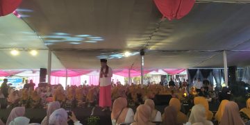 Bupati Jember, Muhammad Fawait saa berada di Lapangan Sumberejo untuk program Bungadesaku