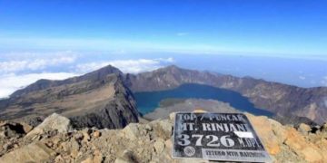 Di Antara Awan Rinjani: Ketika Nyawa Terselamatkan dari Ketinggian (foto/Pinterest)