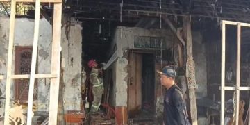 Kebakaran Pabrik Mebel di Jombang, Warga Histeris Minta Tolong (foto/Bacaini)