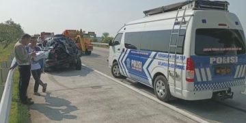 Kecelakaan Truk Vs Avanza di Tol Jombang – Mojokerto