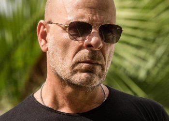 Aktor Bruce Willis Nyaris Tak Bisa Berbicara, Membaca, dan Berjalan