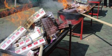 Pemusnahan Ratusan Ribu Rokok Ilegal di Tulungagung (foto/ist)