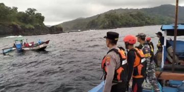 Pencarian 6 ABK KM Sinar di Trenggalek Hadapi Cuaca Ekstrem (foto/Bacaini)