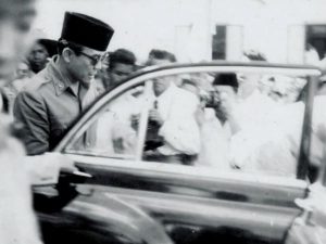 Presiden Soekarno atau Bung karno yang pernah digoyang dengan politik uang