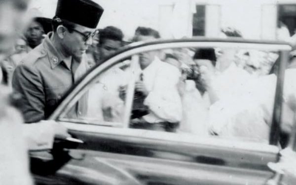 Presiden Soekarno atau Bung karno yang pernah digoyang dengan politik uang