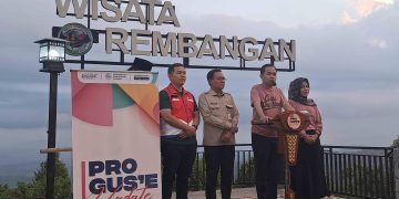 Bupati Jember, Muhammad Fawait bersama perwakilan pertamina dan beberapa OPD saat acara pro gus e di Wisata Rembangan