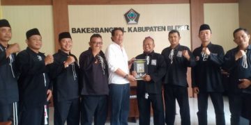 Pengurus PSHT Bltar mencatatakan diri di Bakesbangpol