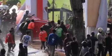 Unjuk Rasa di Grahadi Surabaya Berujung Ricuh