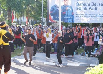 Mbak Wali Senam Bersama 1.146 Kader Keluarga Berencana. Foto : Dok. Pemkot Kediri