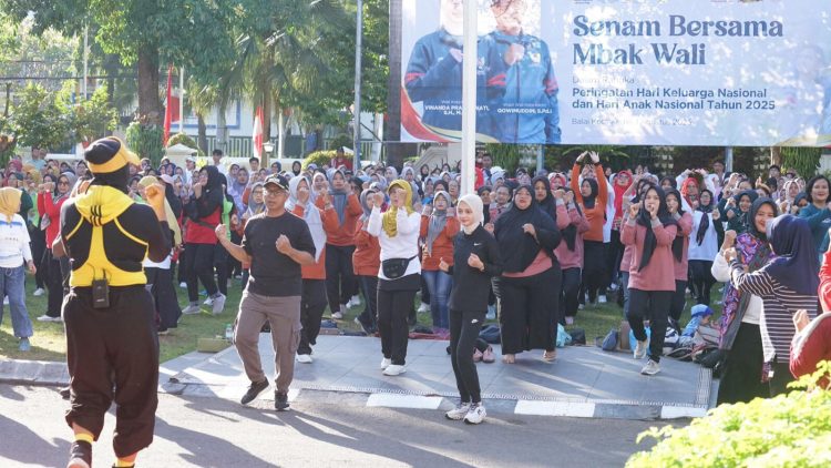 Mbak Wali Senam Bersama 1.146 Kader Keluarga Berencana. Foto : Dok. Pemkot Kediri