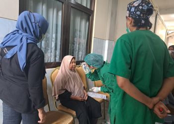 Peserta operasi katarak gratis di RSD Kalisat, Jember
