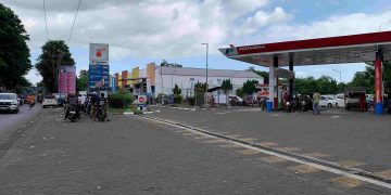 Antrean bbm di pom Ajung, Jember