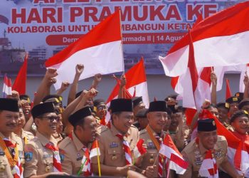 Hari Pramuka di Surabaya, Khofifah Panggil Bupati Jember ‘Gus Darling’