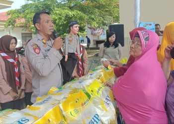 Sembako yang Dijual Murah Polisi Habis Diserbu Masyarakat