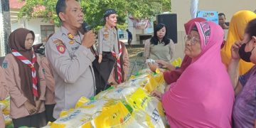 Sembako yang Dijual Murah Polisi Habis Diserbu Masyarakat