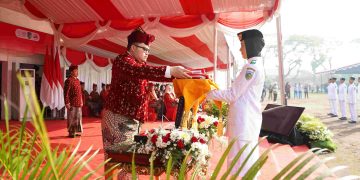 Upacara Kemerdekaan RI Ke-80, Mas Dhito Ajak Masyarakat Jaga Spirit Perjuangan Pahlawan. Foto : Dok. Pemkab Kediri