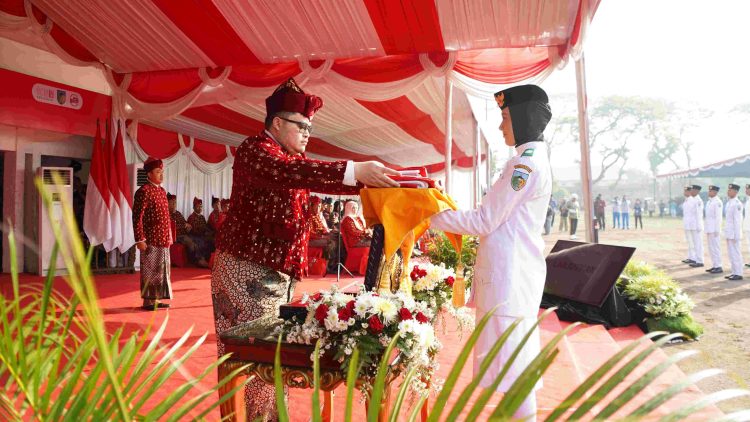 Upacara Kemerdekaan RI Ke-80, Mas Dhito Ajak Masyarakat Jaga Spirit Perjuangan Pahlawan. Foto : Dok. Pemkab Kediri