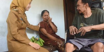 Berikan Bantuan Biaya Hidup dan Alat Disabilitas, Mbak Wali Tegaskan Akan Selalu Hadir Dampingi Masyarakat Terutama Kelompok Rentan. Foto : Dok. Pemkot Kediri