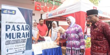 Tinjau Pasar Murah Hari Lahir Ke-80 Kejaksaan Negeri, Gus Qowim: Kegiatan Ini Berikan Manfaat Nyata Bagi Masyarakat. Foto : Dok. Pemkot Kediri