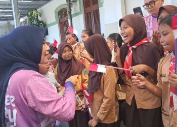 Anak Pramuka Dapat Cokelat dari Bupati Jember dan Ning Ghyta di Moment Tajemtra 2025
