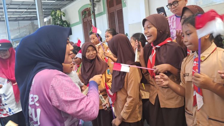 Anak Pramuka Dapat Cokelat dari Bupati Jember dan Ning Ghyta di Moment Tajemtra 2025