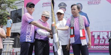 Bupati Jember Muhammad Fawait bersama wakil Bupati Jember Djoko Susanto saat melepas peserta Tajemtra 2025