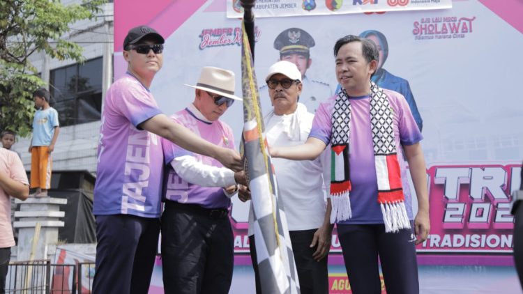 Lepas Peserta Tajemtra 2025, Bupati Fawait Ingatkan Jangan Tinggalkan Salat